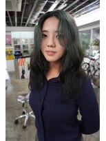 髪と音処 マトペ モスグリーン　ロングレイヤー　ルーツカラー