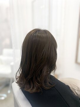 アッカ(acca) セミロング/レイヤー/オリーブブラウン/オリーブベージュ