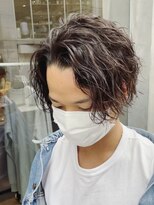 エリマ 横浜西口(elima)&nbsp;横浜西口メンズボブサーフカール波巻きパーマセンターパート緩め