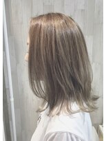 マニス(manis)&nbsp;大人可愛い30代40代50代◎ハイライトカラーアッシュオリーブ