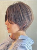 前髪長めひし形前下がりショートボブ　表参道