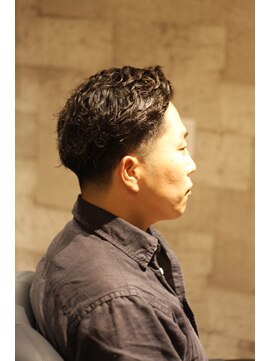 キングスマン トーキョー 国分寺(KINGSMAN TOKYO) アップバング/ツーブロック/スキンフェード[国分寺/国分寺駅]