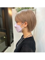 ミィ 浦和(mee)&nbsp;斜めバング グレージュカラー デザインカラー シルキーベージュ