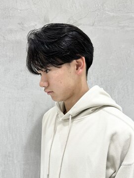 ウシワカマルエムティードット 富士宮店(USHIWAKAMARU MT.) 毛流れセンターパート