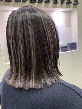 ルーツ(Roots) コントラストハイライト