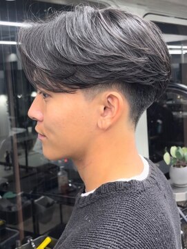 ニコ トウキョウ ロジック(nico TOKYO Logic) センターパートニュアンスパーマ曲がる縮毛矯正