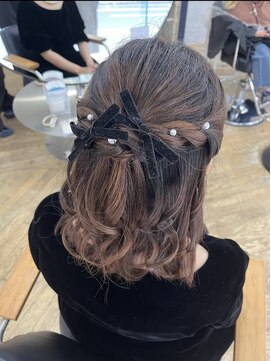 バイブアンドアネックス(VIBE & ANNEX) ハーフアップアレンジ