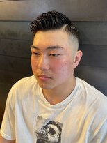 ディスイズバーバーセカンド(THIS IS BARBER 2nd)&nbsp;サイドパート 黒髪 スキンフェード