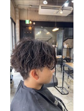 カットワークススリックバイフェローズ(CUT WORKS SLICK by fellows) ゆる波巻きパーマ