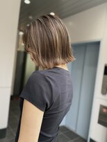 ブロンド(Blonde)&nbsp;ベージュ系　骨格に合わせたハイライトデザイン