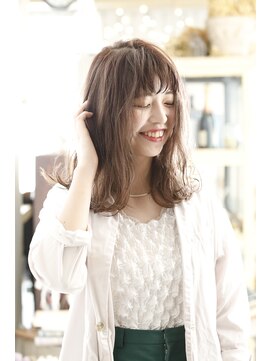 キミ(kimi) 【kimi自由が丘】ベージュ×カールウェーブ×ハイライト