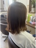 【見附　今町】ガーリー感のある外ハネスタイル　ミルクティー