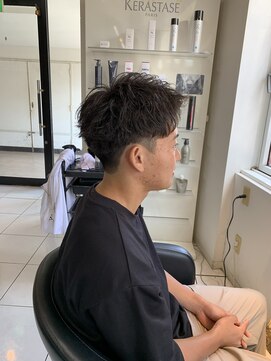 アイズ 海老名(AIZU) ラフショートアップバング骨格矯正カットフェードカット