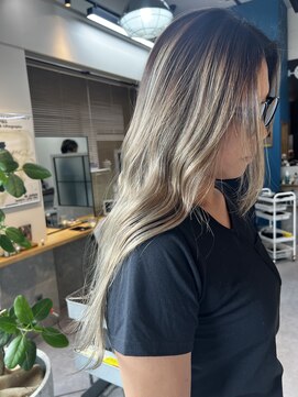 リノショアーズ 元町店(RINOSHORES) ロングレイヤーウェーブバレイヤージュブロンドベージュ外国人風
