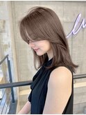 ミディアムレイヤー　グレージュ　顔まわりカット　ハイライト