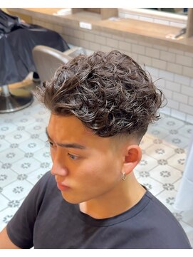 グルーマーズトウキョウ(GROOMER/S TOKYO) ラルフカール ニュアンスパーマ センターパート メンズパーマ