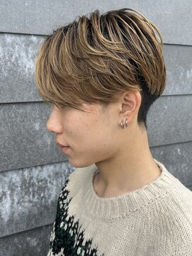 ヒュイル バイ ニアウ(Hwyl by Niau) メンズマッシュセンターパートスパイラルパーマニュアンスパーマ