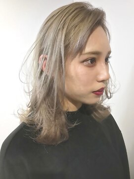 ロナ 岡崎竜美丘店(RONA) ホワイトエモージュ×フェザーレイヤー