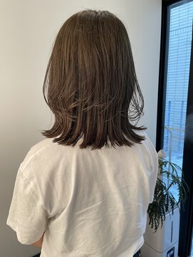 トレス(TRESS) オリーブベージュ　外ハネボブ　レイヤーボブ