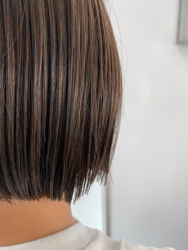 ヘアーアンドビューティ カリテス(Hair & Beauty Charites) パツっとボブ×カジュアル