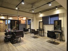 バディー ヘアーサロン(Buddy Hair Salon)の雰囲気（広々とした空間に5席をゆったりした間隔で配置しております）