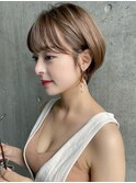 斜めバングアッシュオリーブショートヘア前下がり