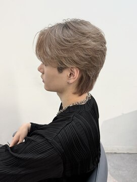 ユーフォリア 渋谷グランデ(Euphoria SHIBUYA GRANDE) ホワイトグレージュ　センターパート　韓国