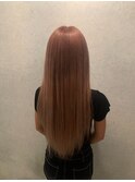 フェミニンなピンクベージュ
