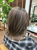 エルドールバイエムアンドエム(AILE DORE by m&m)&nbsp;白髪ぼかしハイライト/レイヤーボブ
