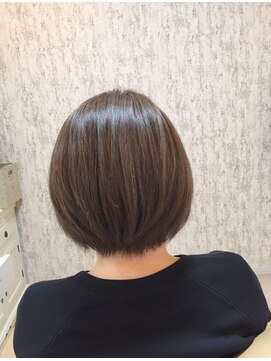 レヴィア 神栖店(revia) 自然にまとまるショートボブ