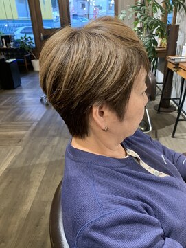 ヘアードレスビュー(hair dress V.I.E.W) 大人スッキリショート