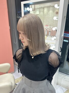 リー 梅田(Lee) ブリーチ2回必須/ベージュカラー/ｗカラー/ホワイトグレージュ