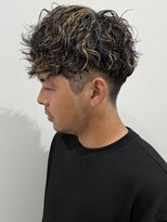 ヒュイル バイ ニアウ(Hwyl by Niau) メンズメッシュマッシュパーマスパイラルパーマ刈り上げ