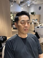 ウノプリールヴァモス(unopulir Vamos) イケおじサイドパートフェード刈り上げショート