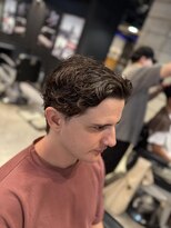 フランクスバーバー アンド ビアークラブ(FRANK'S BARBER and BEER CLUB)&nbsp;刈り上げセンターパート/フェザーパーマ/サーフカール/有楽町