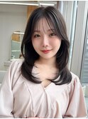 大人かわいいシースルーバング × ミディアムレイヤーで小顔に
