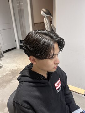 センターパート×ニュアンスパーマ