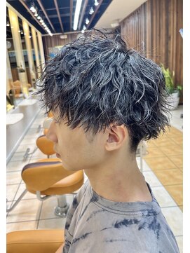 クオリス 上板橋店(QUALIS) 20代30代◎ツイスパ刈り上げマッシュ縦落ちパーマで清潔感