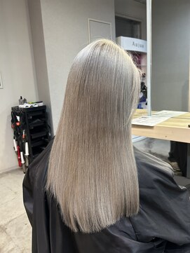 リア 布施店(Lia) ホワイトシルバー★