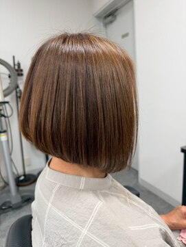 プラザサロン 辰巳台店 前下がりワンレンボブ