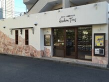 モダンタイムスの雰囲気（こちらが入り口です☆お気軽にお越しください！）