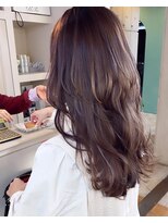 ロングヘアのレイヤーカット×ハイライトブルーラベンダー