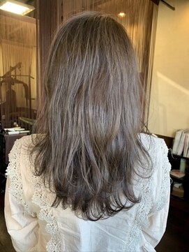 ヘアーエヌプラス (HAIR N+) レイヤーロング外ハネ巻き＆波巻き　グレーベージュ