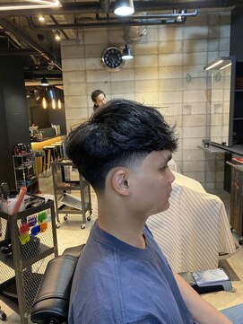 フランクスバーバー アンド ビアークラブ(FRANK'S BARBER and BEER CLUB) テーパーフェード