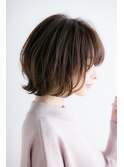20代30代外ハネショートボブアッシュベージュ斜めバング