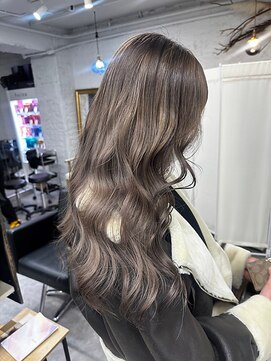 リア(riah) 外国人風/透明感カラー/フォギーベージュ/ウェーブ/大人ガーリー