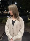 オリーブベージュ