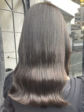 カムジーヘッドカミノウラ(COMEGHEAD KAMINOURA) 上乃裏ダブルカラーくびれボブイルミナカラー顔周りレイヤーボブ