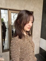 エラ(ere)&nbsp;くびれヘア　レイヤーミディ　大人レイヤーカット　オリーブ