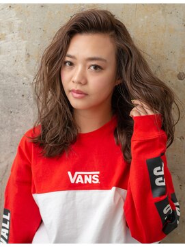 セラ バイ ユーレルム(SerA by U-REALM) ハイライトデザインカラー 担当 森